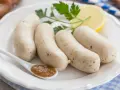 Kiełbasa z kurczaka Biedronka – skład, wartość odżywcza i promocje