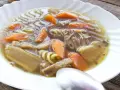 Jaką zupę na kościach wieprzowych przygotować, by zachwycić smakiem?