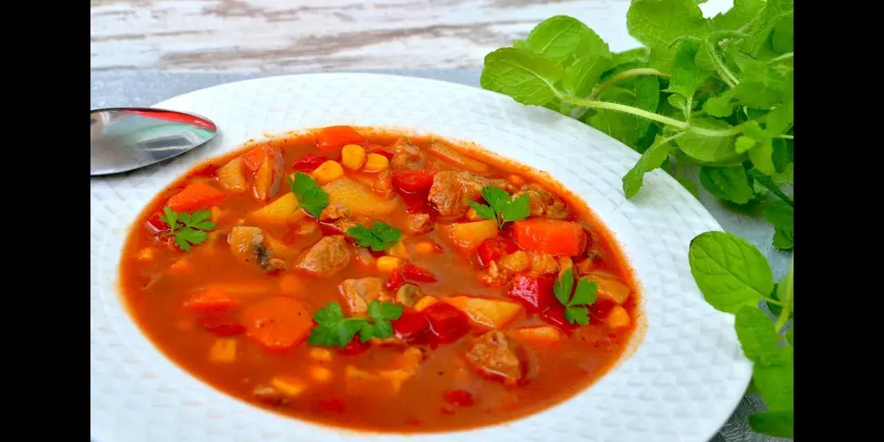 Jak zrobić zupę gulaszową, aby zachwycić smakiem i aromatem