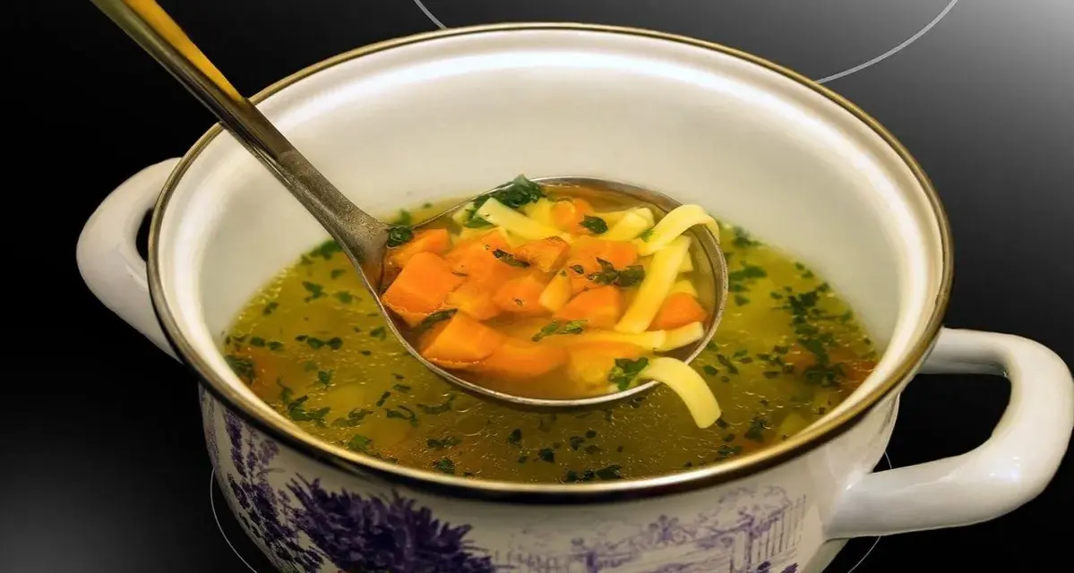 Zupa klarowna co to znaczy? Odkryj jej tajemnice i smak