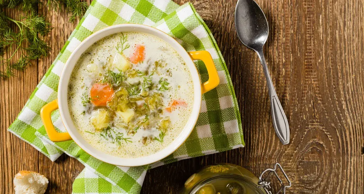 Ile kalorii ma zupa ogórkowa ze śmietaną? Zaskakujące fakty o kaloriach