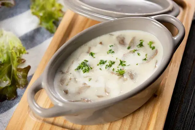 Ile kcal ma zupa pieczarkowa? Zaskakujące różnice w kaloriach