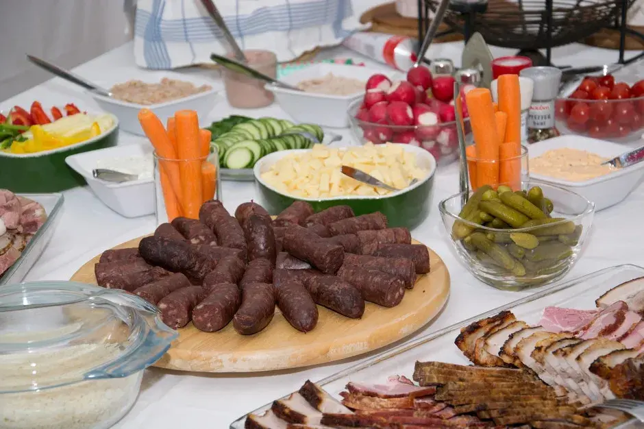 Jak zawinąć kaszankę na grilla, by uniknąć pęknięć i zachować smak