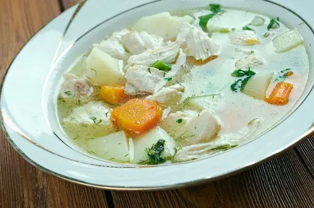 Ile kalorii ma kurczak gotowany w rosole? Zaskakujące fakty o wartości odżywczej