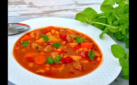 Jak zrobić zupę gulaszową, aby zachwycić smakiem i aromatem