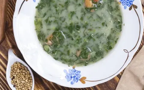 Czy zupa szczawiowa jest zdrowa? Sprawdź jej zalety i wady
