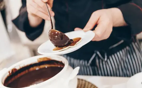Naleśniki jak z restauracji przepis – idealne ciasto i techniki smażenia