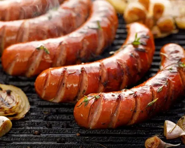 Ile waży kiełbasa? Zaskakujące różnice w wagach różnych rodzajów