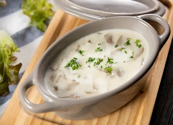 Ile kcal ma zupa pieczarkowa? Zaskakujące różnice w kaloriach