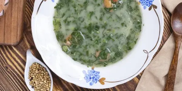 Czy zupa szczawiowa jest zdrowa? Sprawdź jej zalety i wady