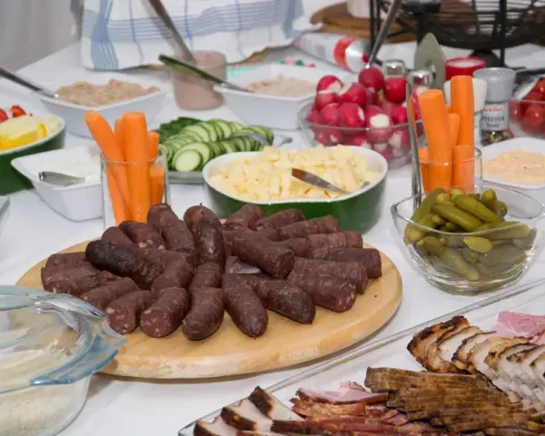 Jak zawinąć kaszankę na grilla, by uniknąć pęknięć i zachować smak
