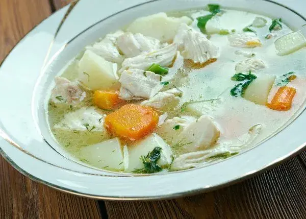 Ile kalorii ma kurczak gotowany w rosole? Zaskakujące fakty o wartości odżywczej