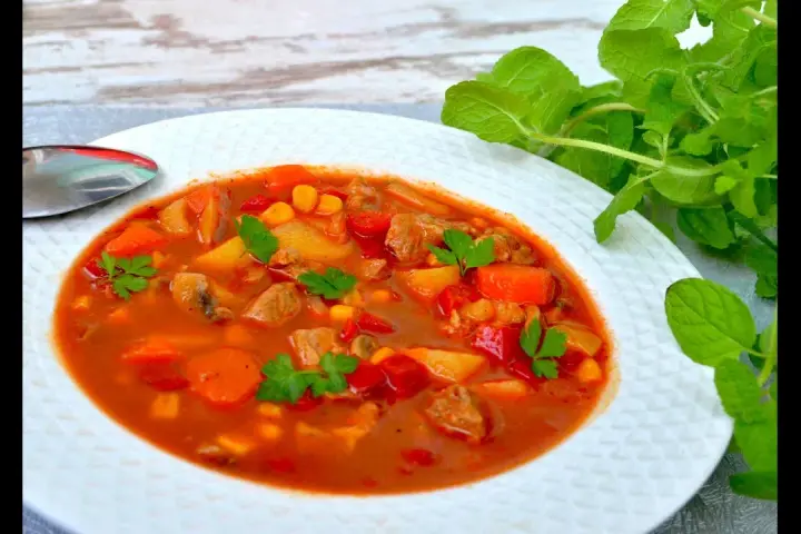 Jak zrobić zupę gulaszową, aby zachwycić smakiem i aromatem