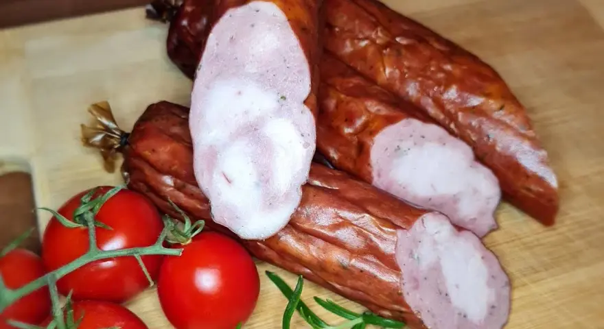 Kiełbasa z indyka – zdrowe przepisy i wartości odżywcze, które musisz znać