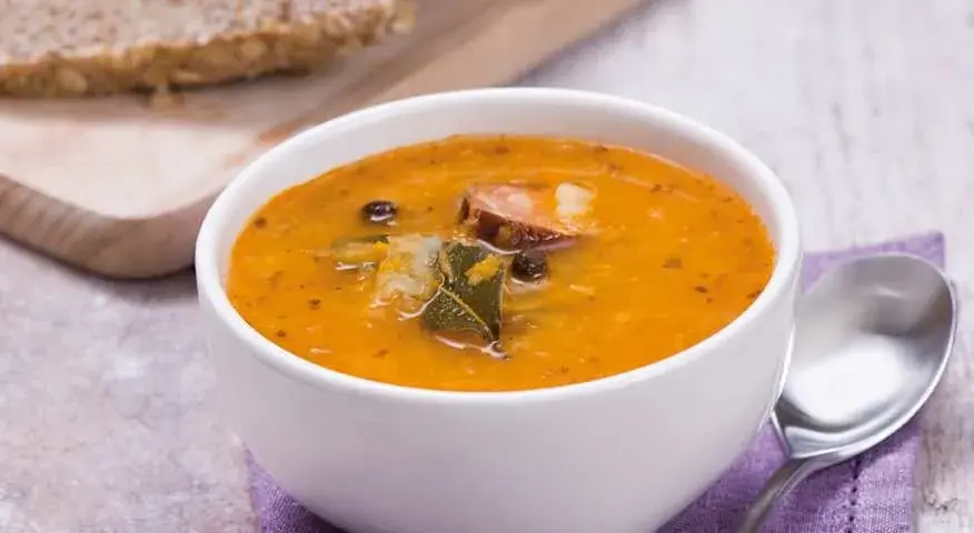 Ile kalorii ma zupa kapuśniak z ziemniakami? Zaskakujące wartości!