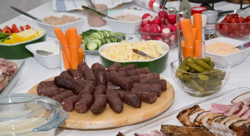 Jak zawinąć kaszankę na grilla, by uniknąć pęknięć i zachować smak