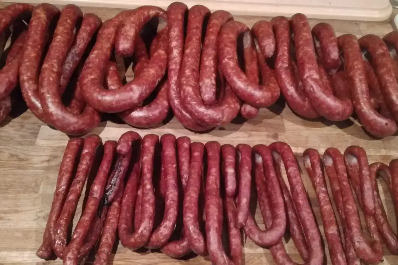 Zdjęcie Jakie mięso na kiełbasę? Odkryj najlepsze opcje dla smaku