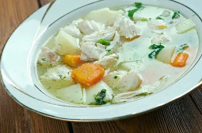 Ile kalorii ma kurczak gotowany w rosole? Zaskakujące fakty o wartości odżywczej
